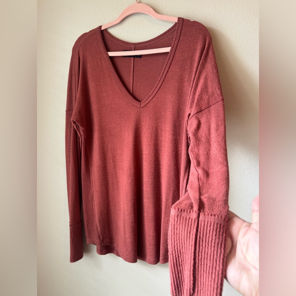 Abercrombie & Fitch Rust V-Neck Sweater - Picture 5 of 6